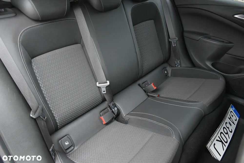 Opel Astra 1.6 D (CDTI) Start/Stop Dynamic - 34