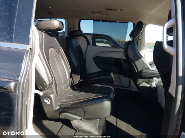 Chrysler Pacifica - 16