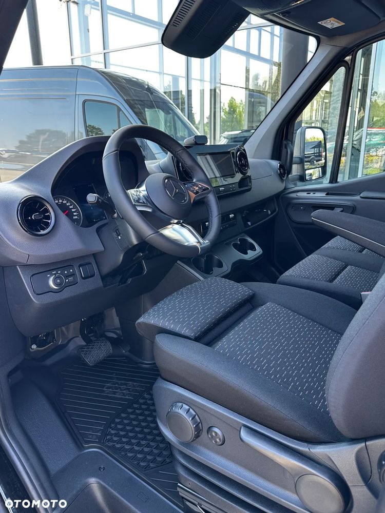 Mercedes-Benz Sprinter - 16