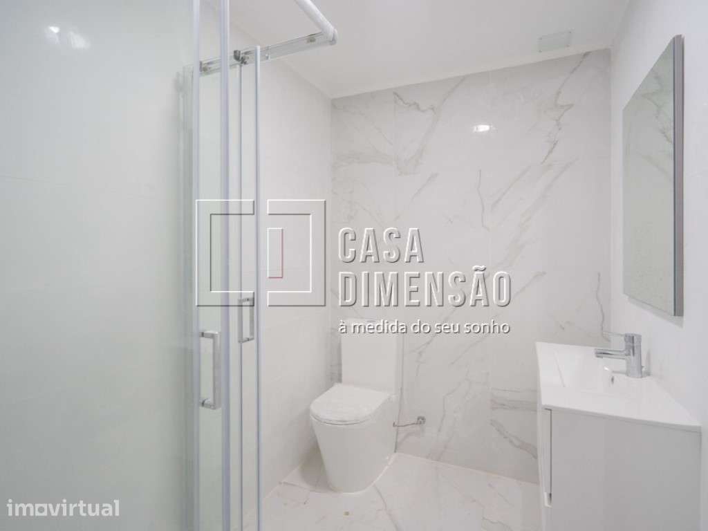Apartamento de tipologia T1+1, com terraço, na Buraca!! - Grande imagem: 2/14