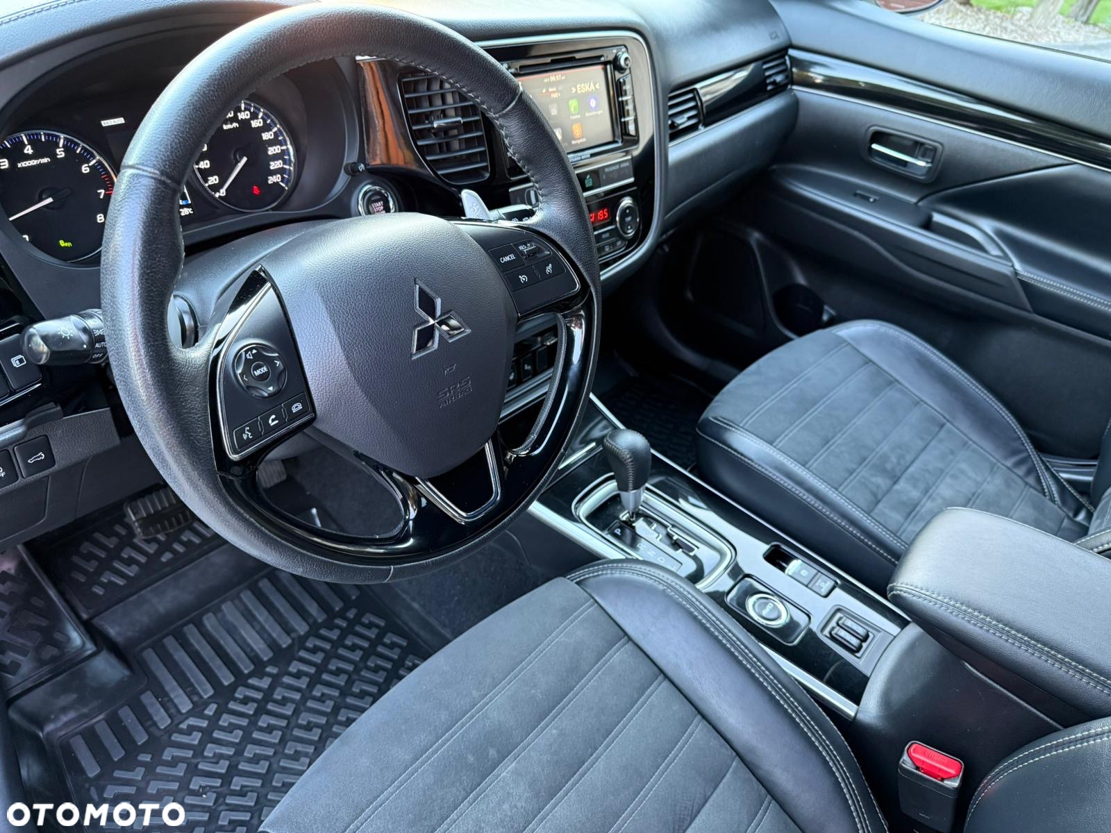 Mitsubishi Outlander 2.0 Instyle Navi 4WD CVT - 13