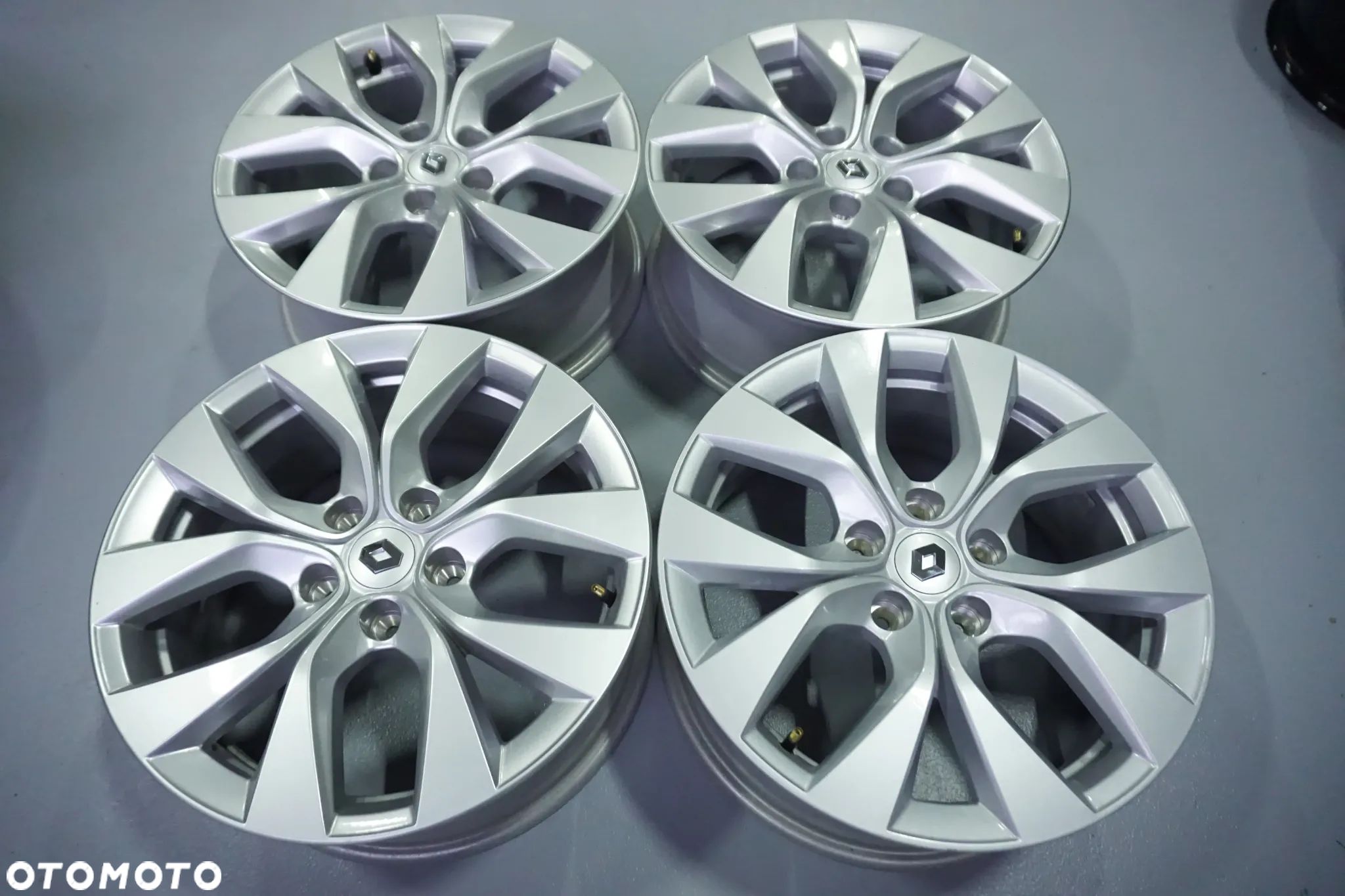 FELGI ALUMINIOWE 17 RENAULT SYMBIOZ ARCANA EXPRESS ZOE  CAPTUR II KADJAR KOLEOS MEGANE SCENIC TALISMAN ESPACE LAGUNA III FLUENCE KANGOO ORYGINAŁ - 1