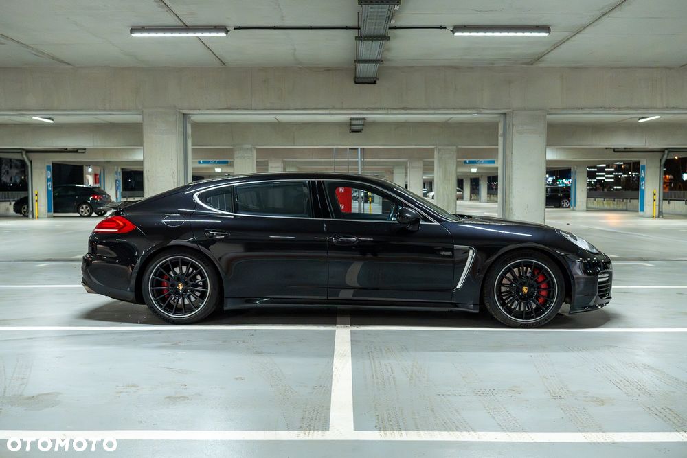 Porsche Panamera Turbo Executive - 11