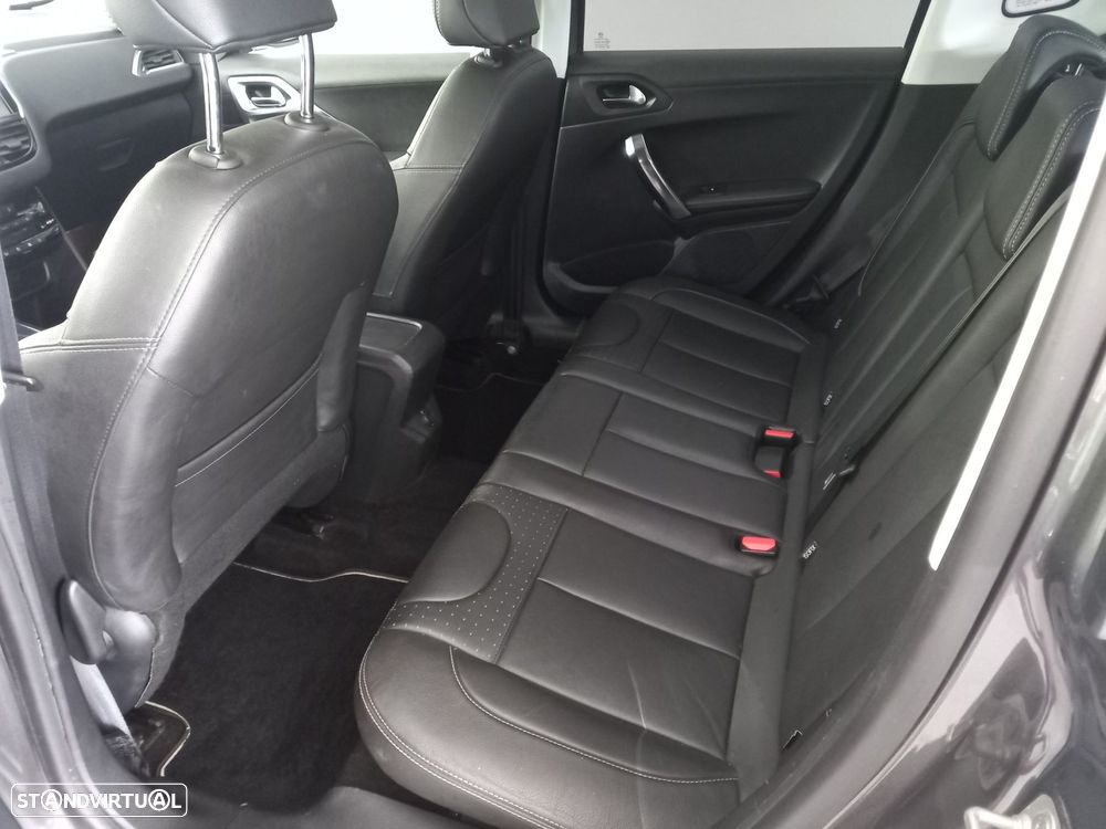 Peugeot 2008 1.2 PureTech Allure - 6