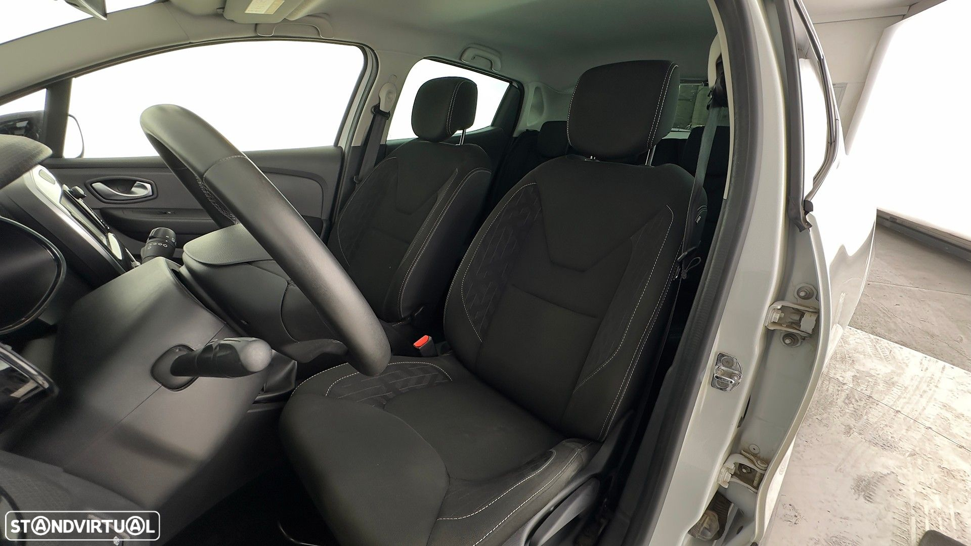 Renault Clio 0.9 TCe Limited - 29
