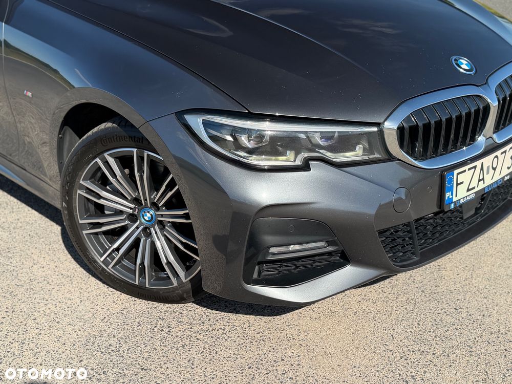 BMW Seria 3 330e M Sport - 9