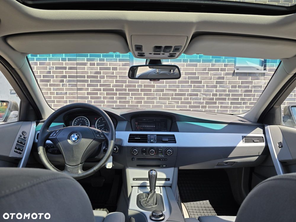 BMW Seria 5 523i - 28