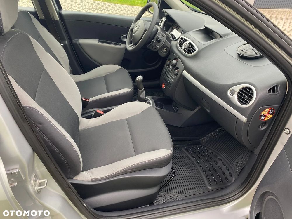 Renault Clio - 19