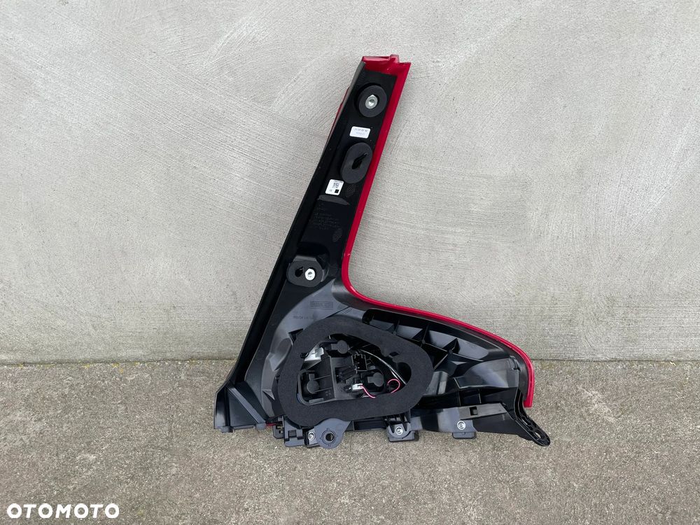 LAMPA TYLNA LEWA VOLVO V40 HB  2012-- NOWA AL LED - 2