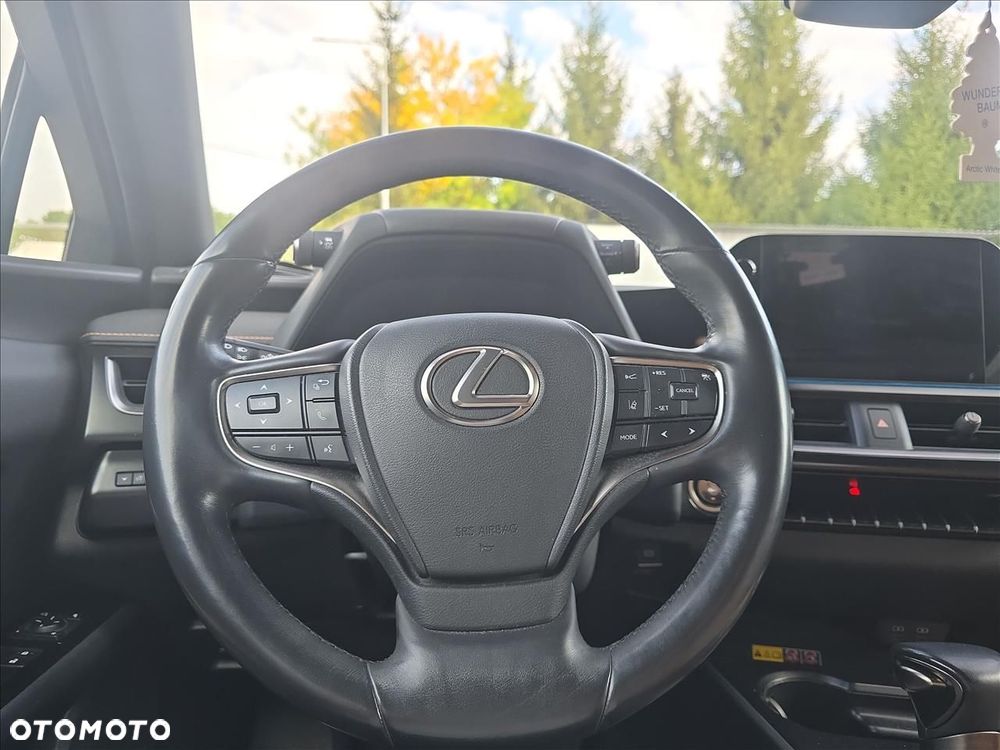 Lexus UX - 12