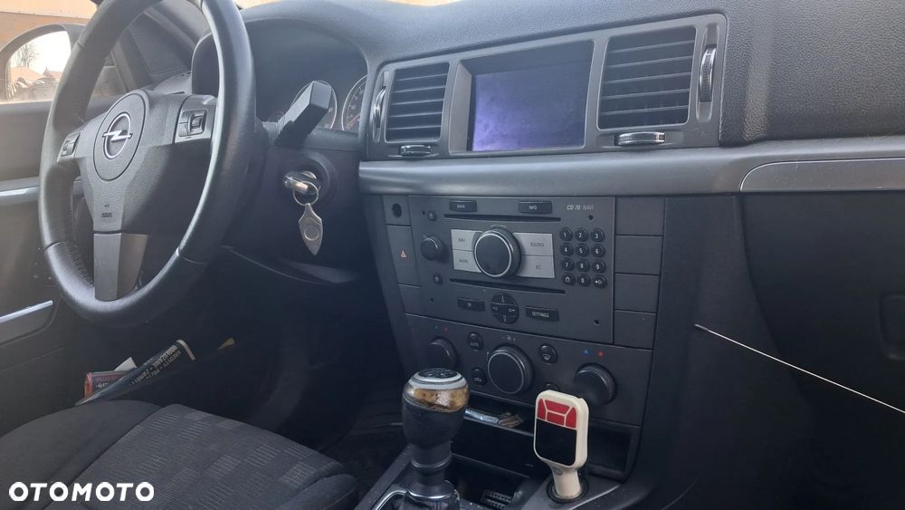 Na części OPEL VECTRA C GTS LIFT Silnik 1.9 CDTI 120KM Z19DT lakier Z20R Skrzynia M32 Maska Zderzak Drzwi Klapa Szyba Fotel Kanapa Lusterko Lampa Przód Tył Zestaw Komplet Błotnik Grill Atrapa Pas Boczki Kokpit Deska Rozdzielcza  Przełącznik Włącznik Sterownik Przewody Wiązka Instalacja Moduł Komputer Czujnik Listwa Pompa Alternator Wtryski Głowica Rozrusznik Kompresor Sprzęgło Dwumas  ABS Klimatyzacji Paliwa Wspomagania Kolektor Turbina Przepustnica Zawór Chłodnica Koło Hak Belka Sanki Zawieszenie Mcpherson Półoś Amortyzator Wydech Tłumik Zacisk Most - 8