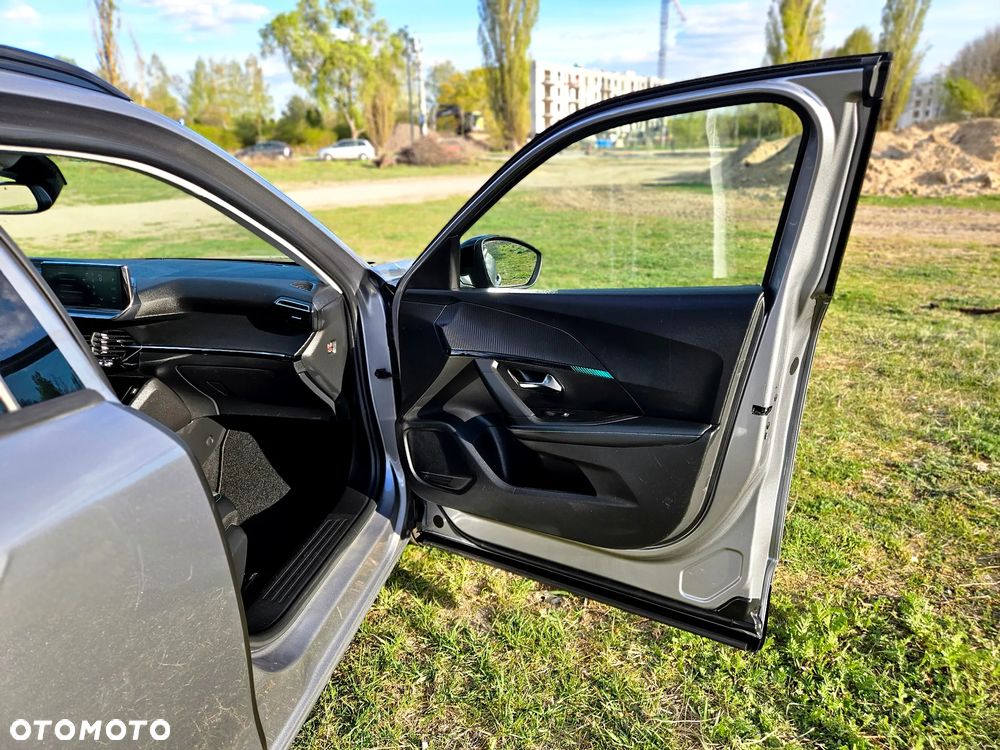 Peugeot 2008 1.5 BlueHDi Allure S&S EAT8 - 17