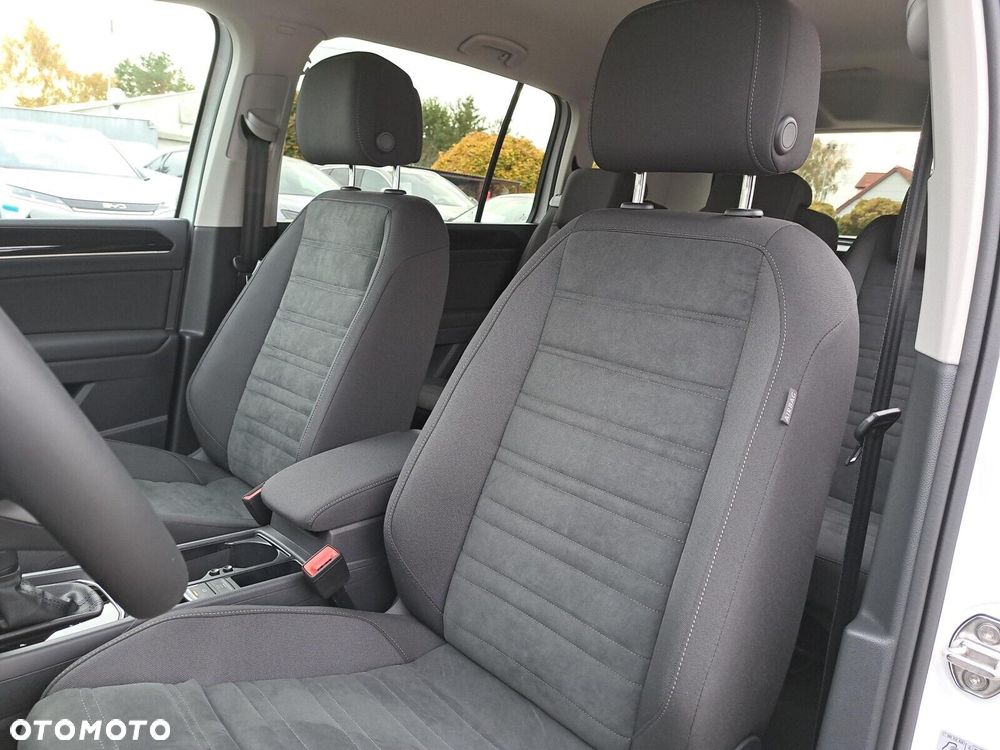 Volkswagen Touran - 11