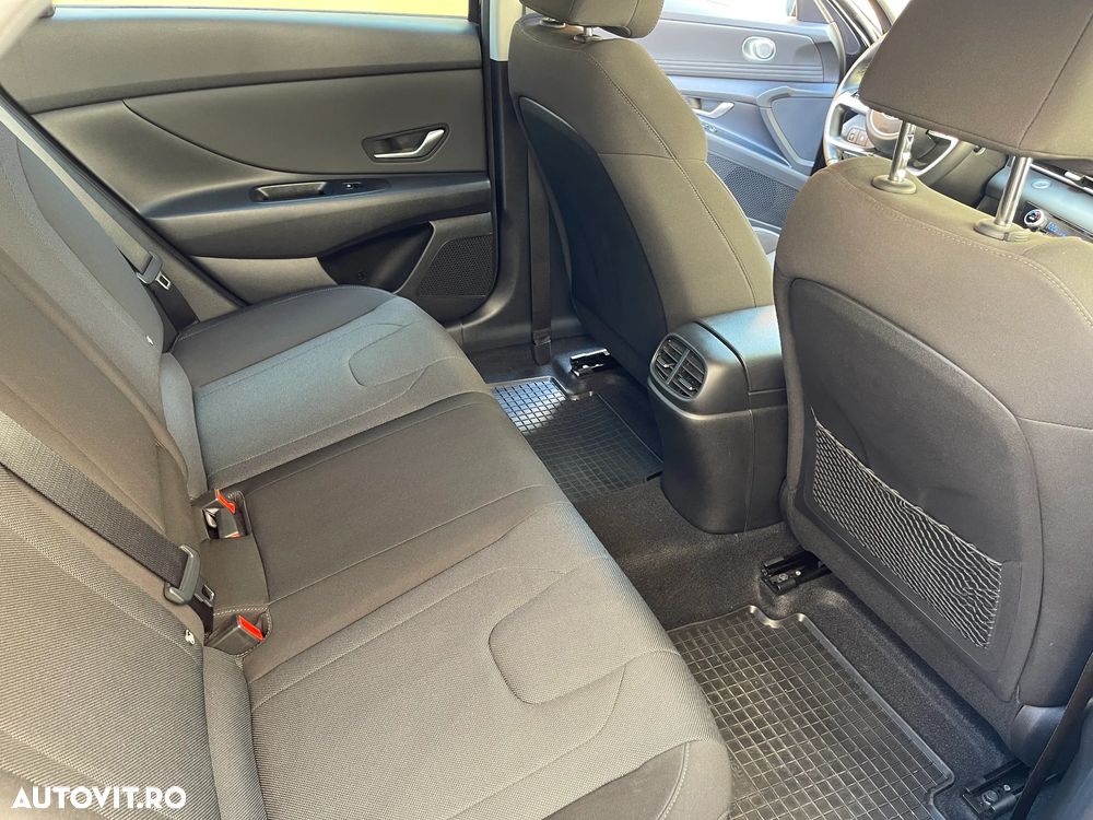 Hyundai Elantra 1.6 l 123 CP 6MT Exclusive - 16
