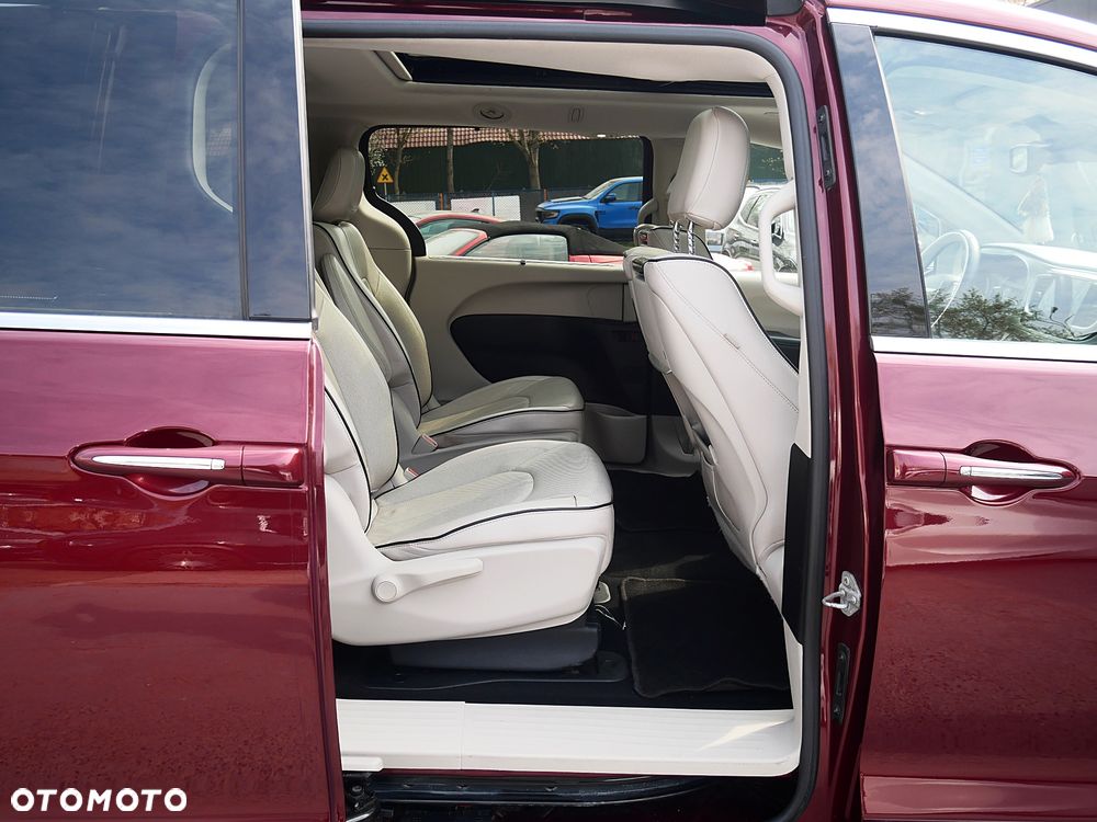 Chrysler Pacifica - 9