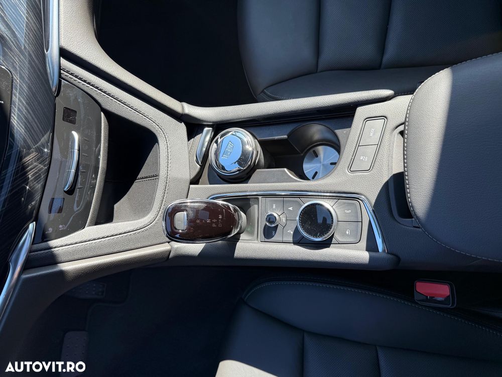 Cadillac XT6 - 12