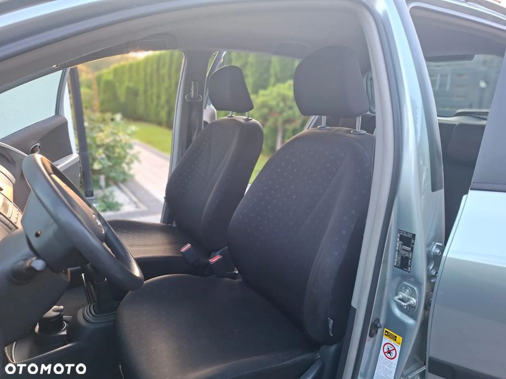 Toyota Yaris - 12