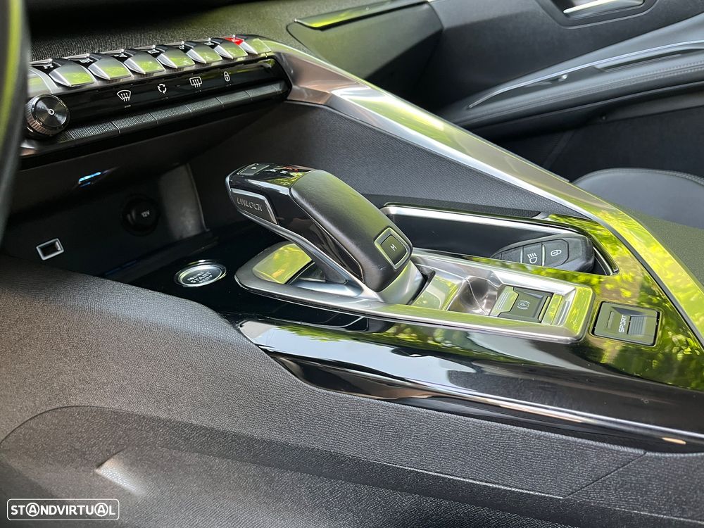 Peugeot 3008 PureTech 130 Stop & Start GPF EAT8 Allure Pack - 23