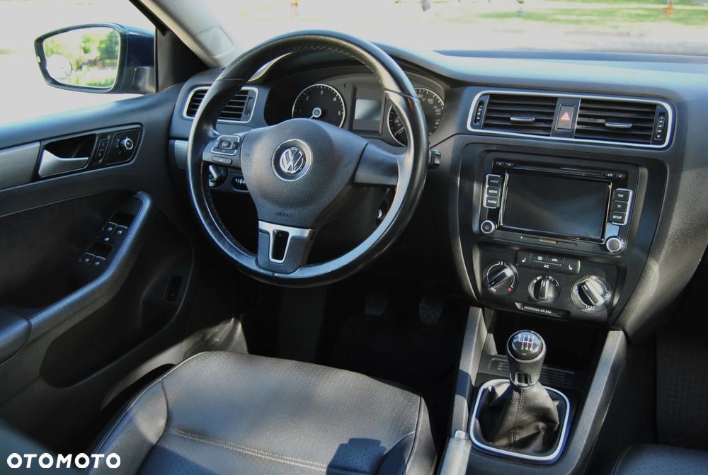 Volkswagen Jetta 2.0 TDI Match - 11