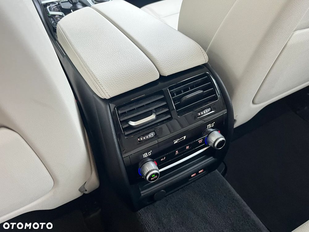 BMW Seria 5 520e Luxury Line - 27