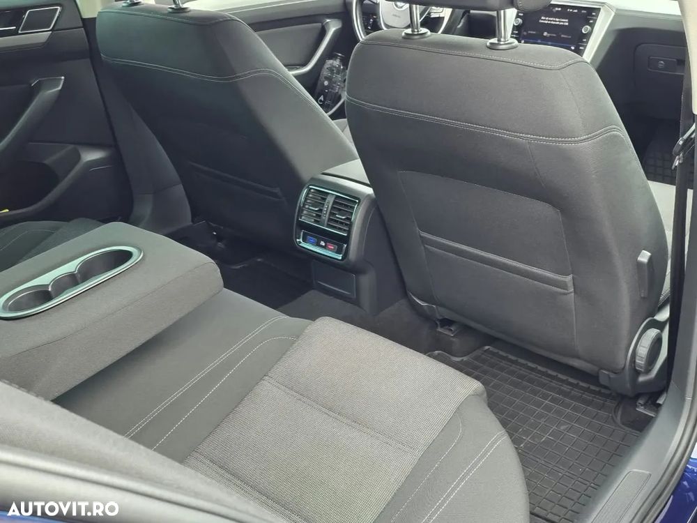 Volkswagen Passat - 8