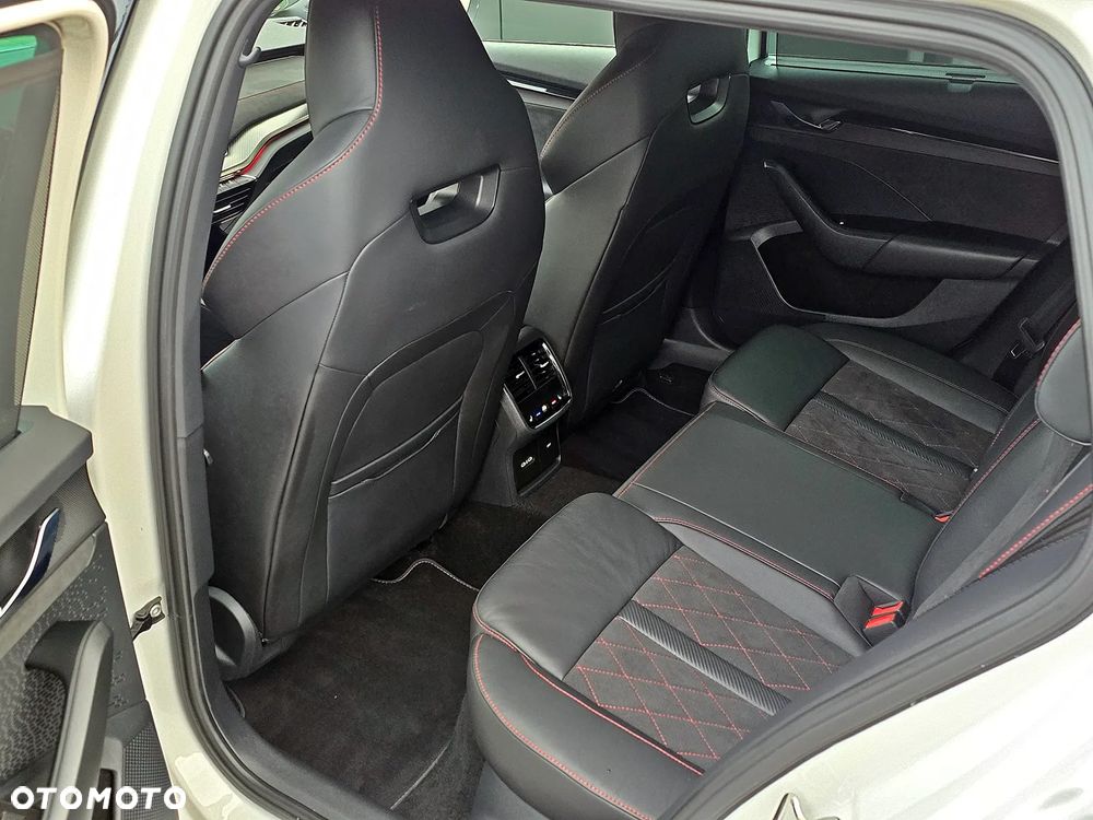 Skoda Octavia 2.0 TDI DSG RS - 28