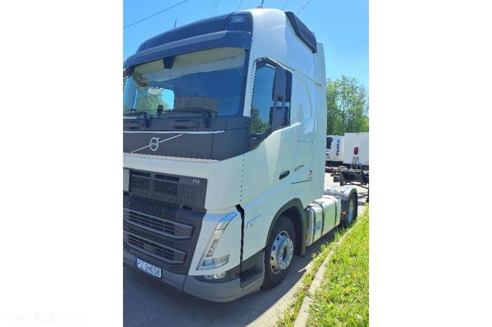 Volvo Vehicle Tractor 4x2 Standard - 1