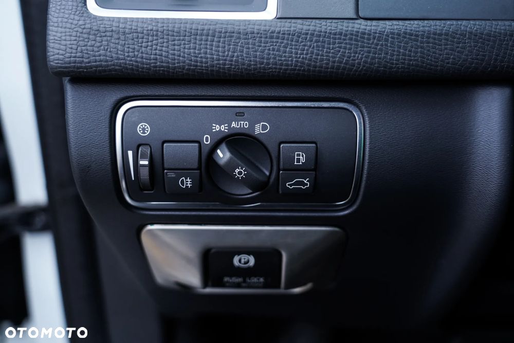 Volvo XC 60 T6 AWD RDesign - 40