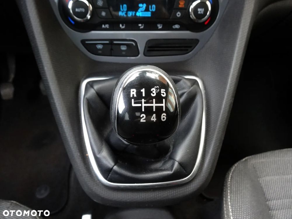 Ford Tourneo Connect Grand - 32