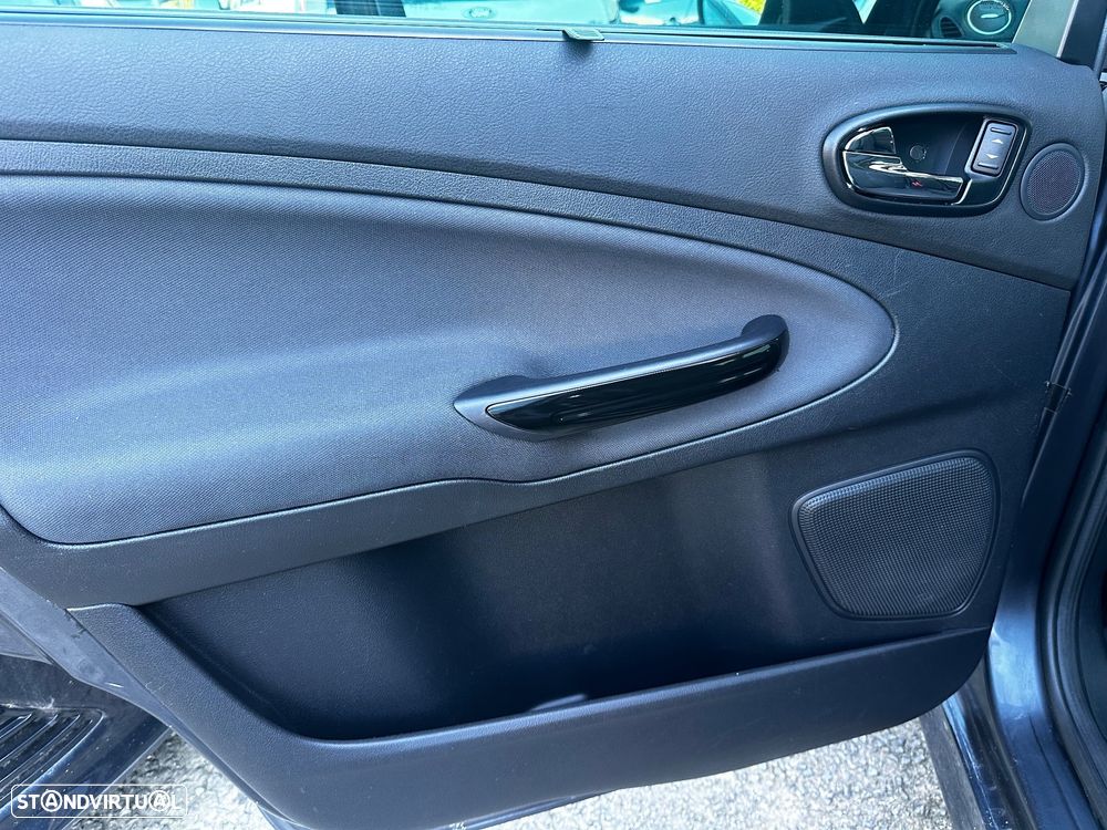 Ford S-Max 2.0 TDCi Titanium 7L - 28