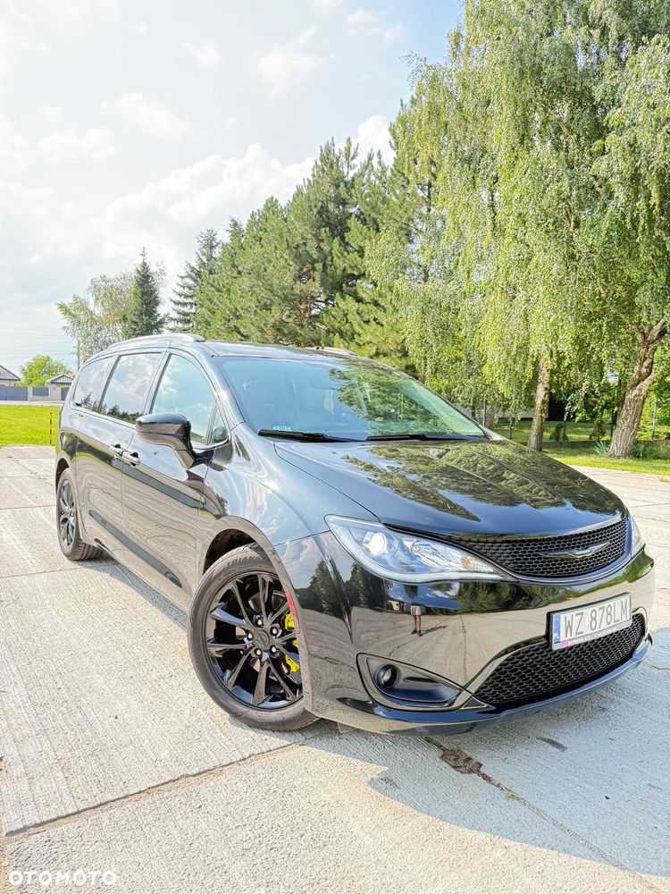Chrysler Pacifica - 4