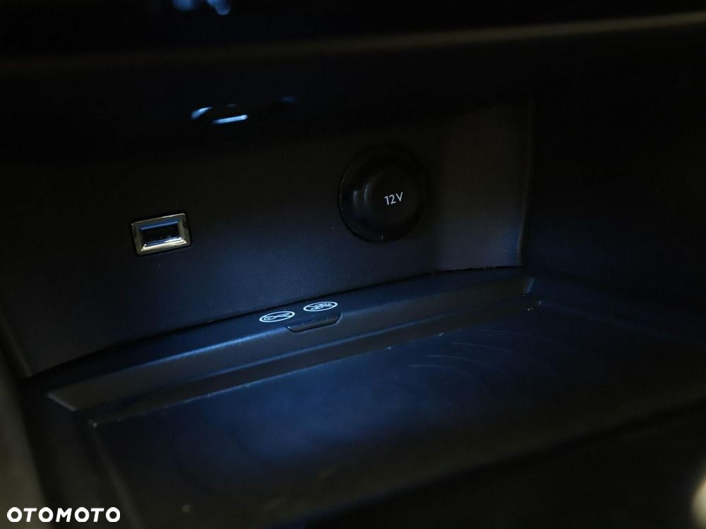 Peugeot 3008 Hybrid4 300 e-EAT8 GT - 31