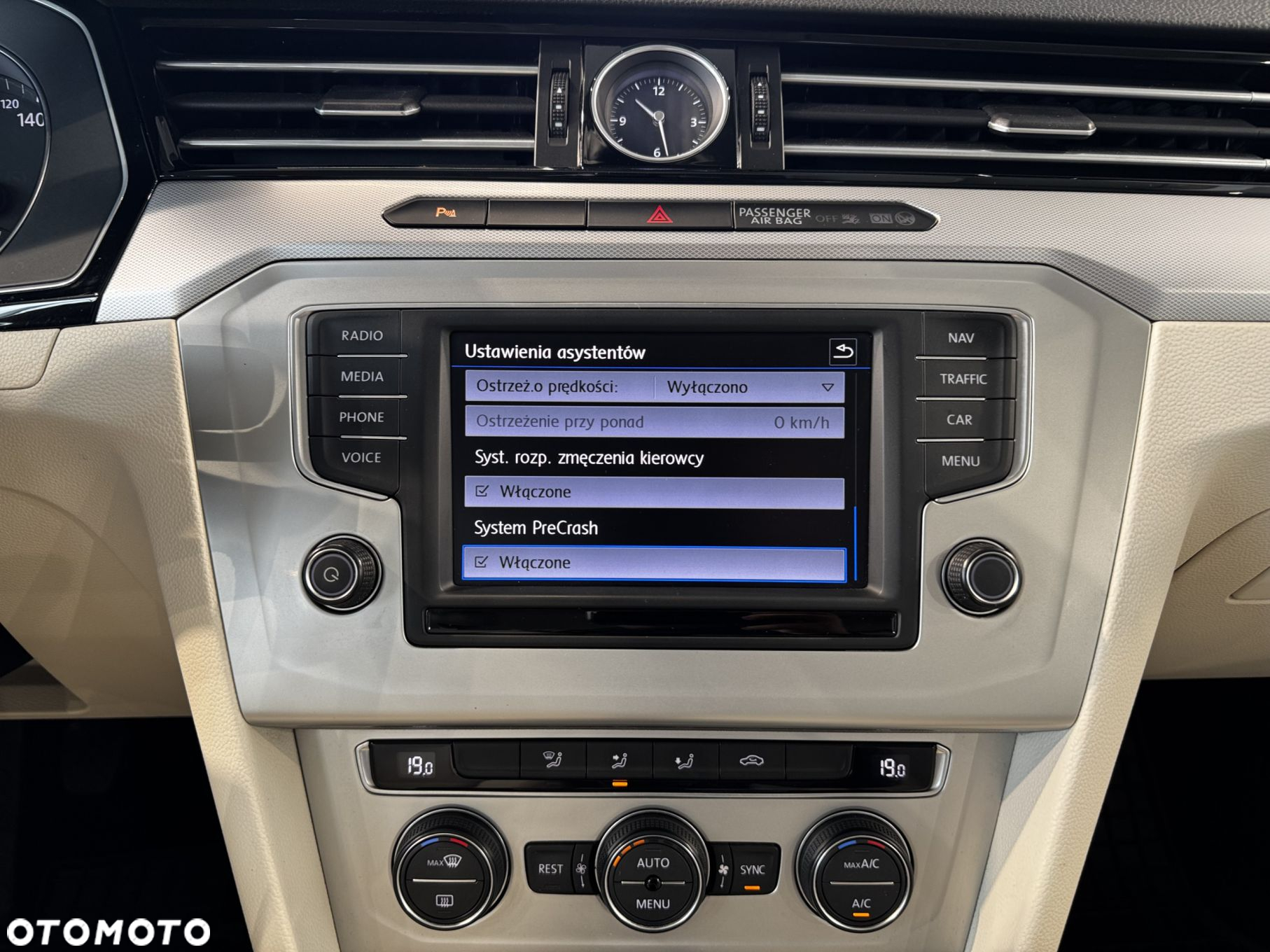 Volkswagen Passat - 30