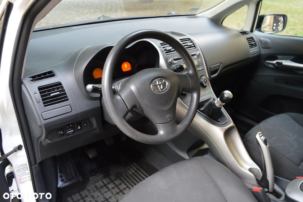 Toyota Auris 1.4 D-4D Luna - 9
