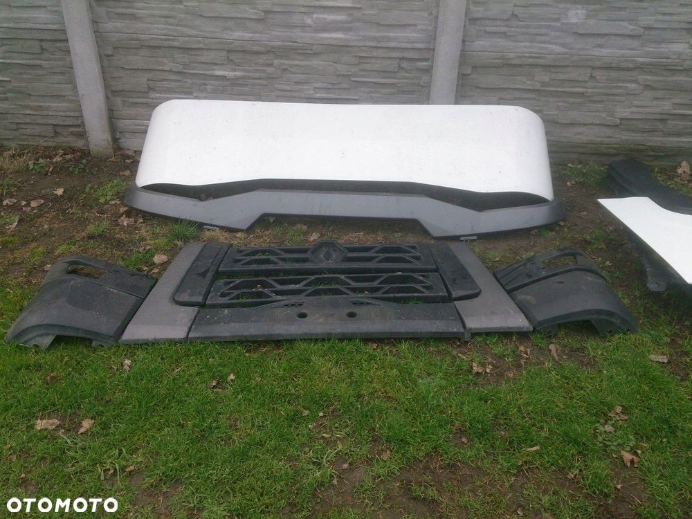 RENAULT RANGE T NAROŻNIK POSZYCIE ZDERZAKA PRAWY - 1