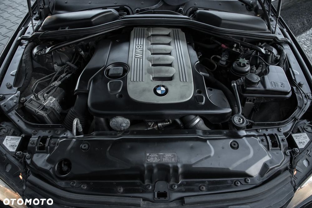 BMW Seria 5 525d xDrive Touring - 32