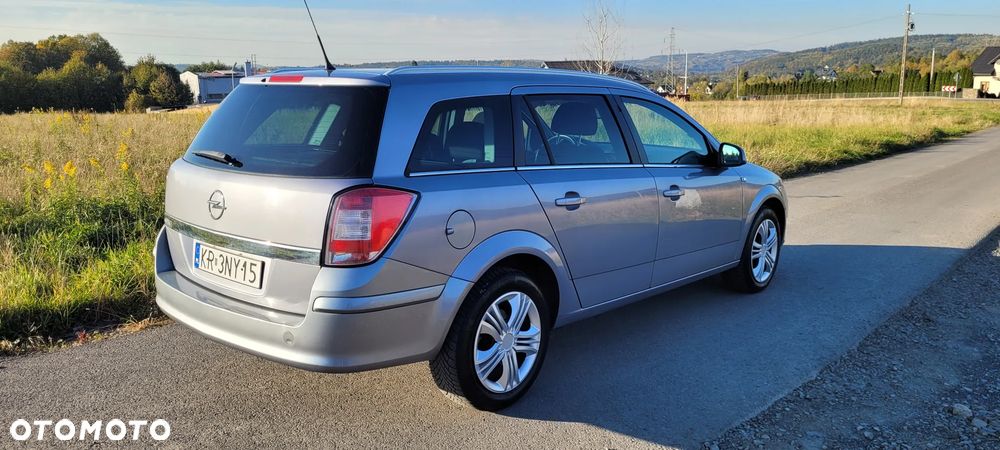 Opel Astra 2010 photo 5