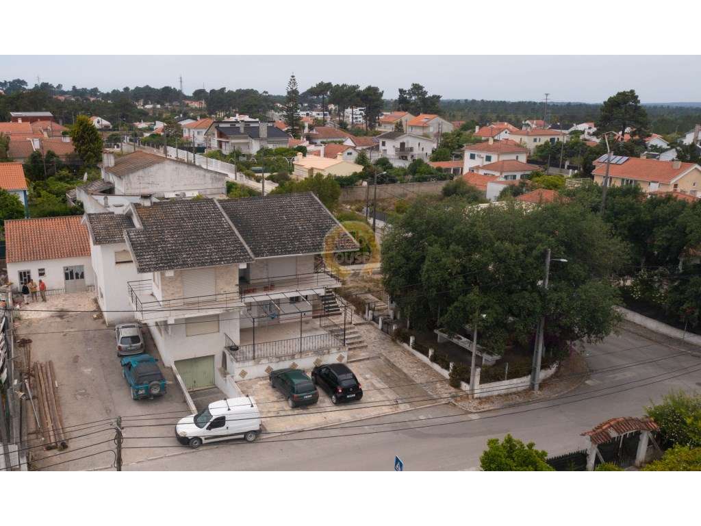 Moradia Isolada com espaço comercial em zona nobre - Grande imagem: 4/30