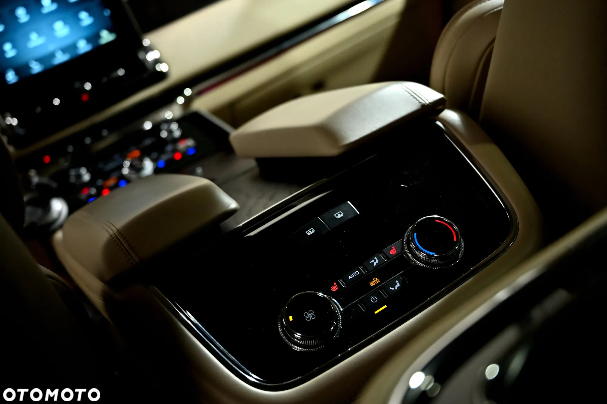 Lincoln Navigator - 38