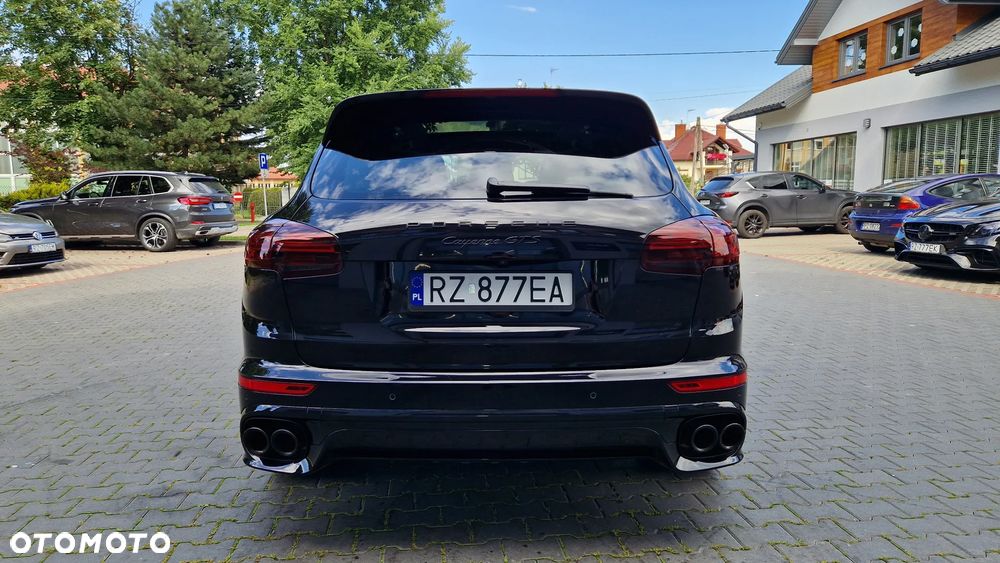 Porsche Cayenne GTS - 9