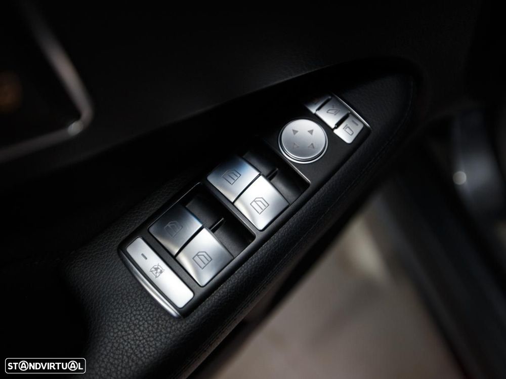 Mercedes-Benz E 300 Bluetec Hybrid Avantgarde - 22