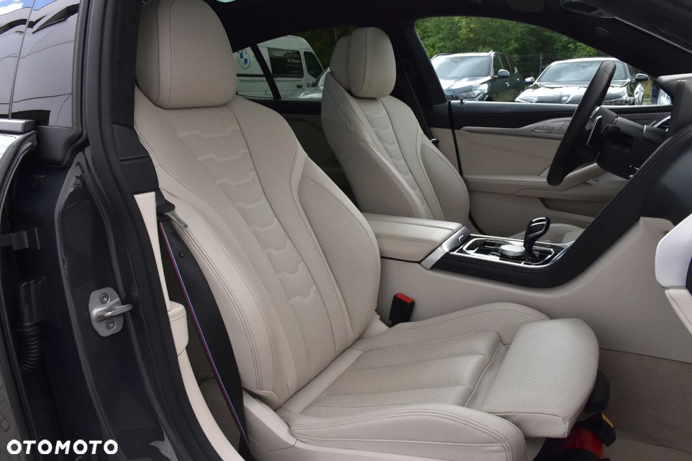 BMW Seria 8 - 26