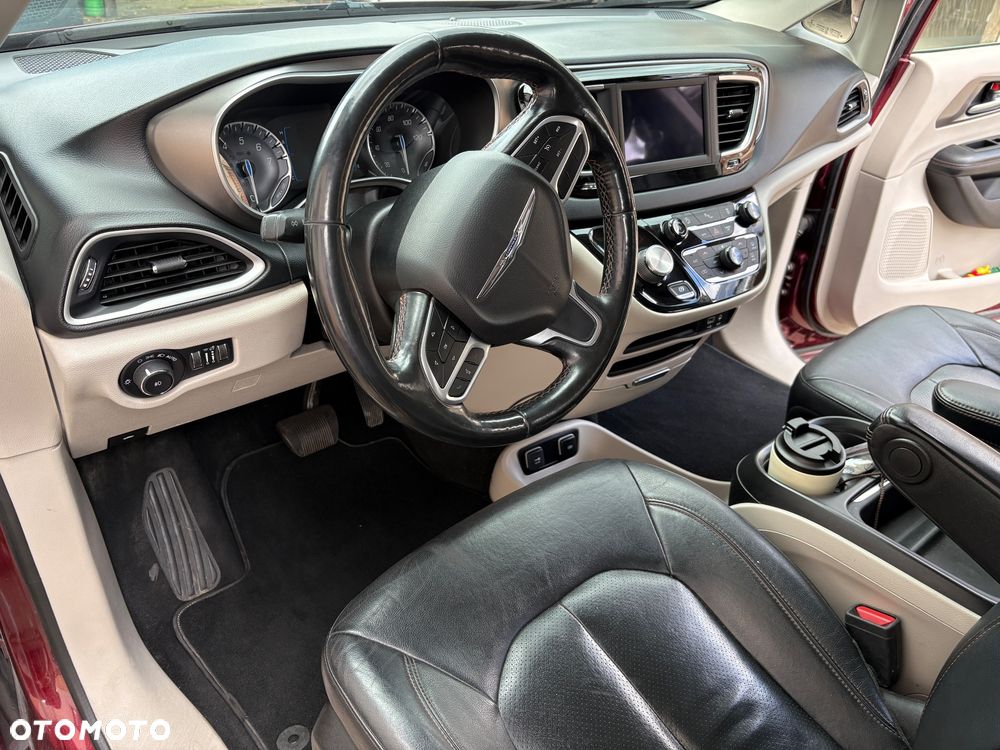 Chrysler Pacifica - 7