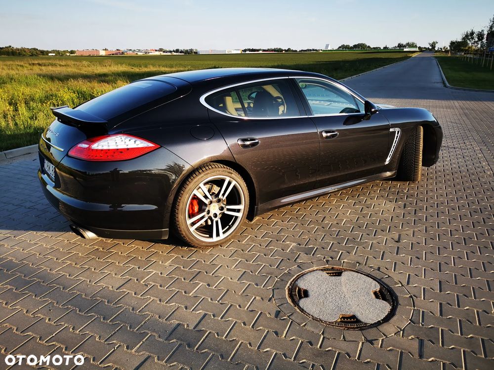 Porsche Panamera Turbo PDK - 7