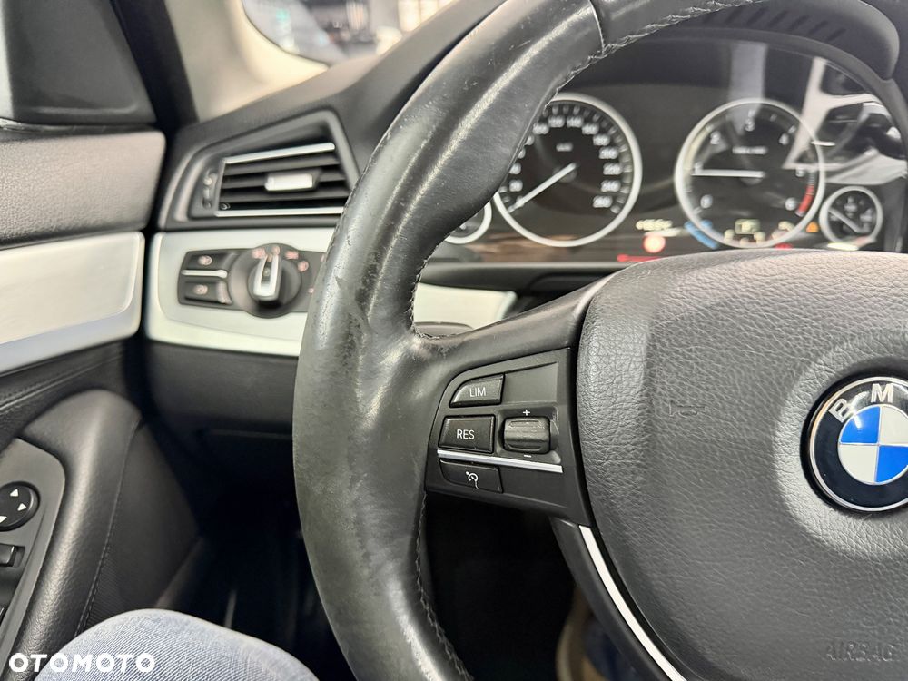 BMW Seria 5 525d xDrive Sport-Aut - 37