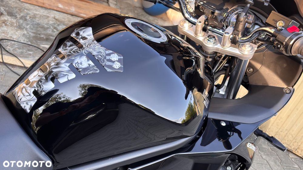 Suzuki GSX - 21