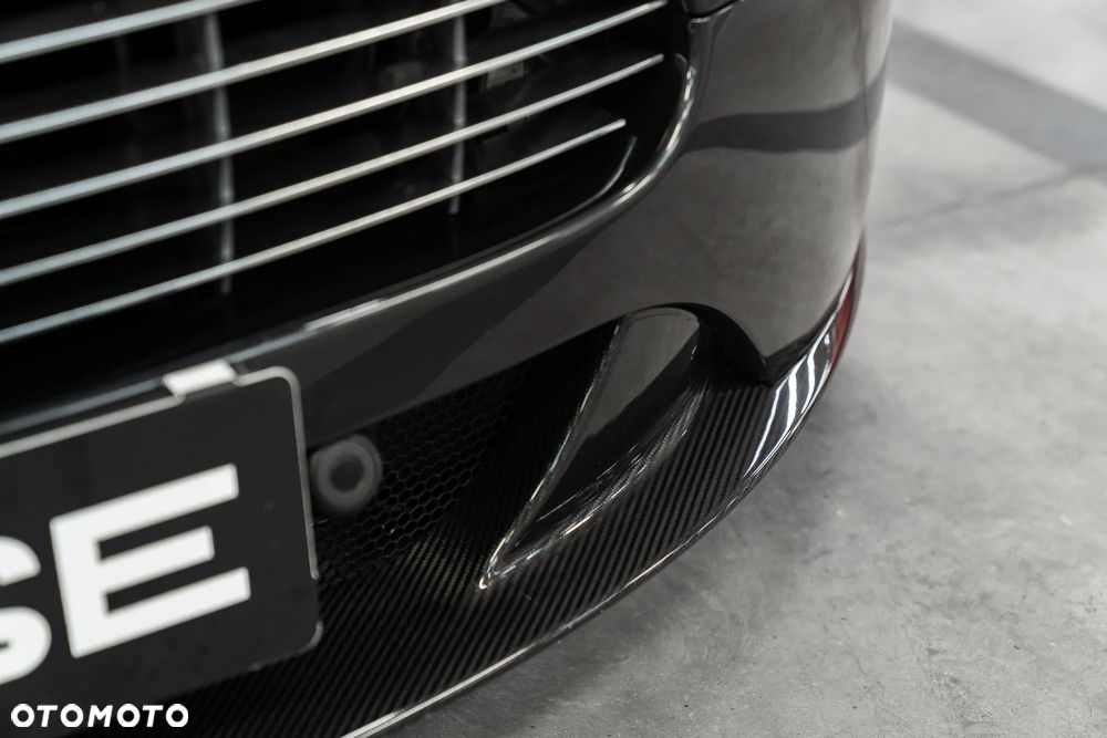 Aston Martin V12 Vantage - 12