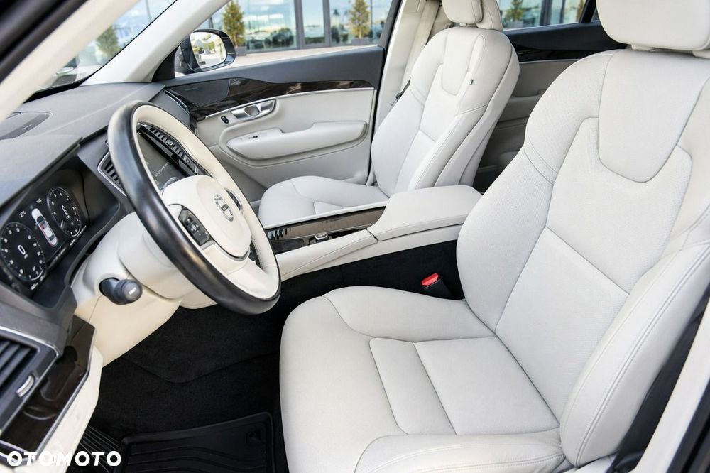 Volvo XC 90 - 23