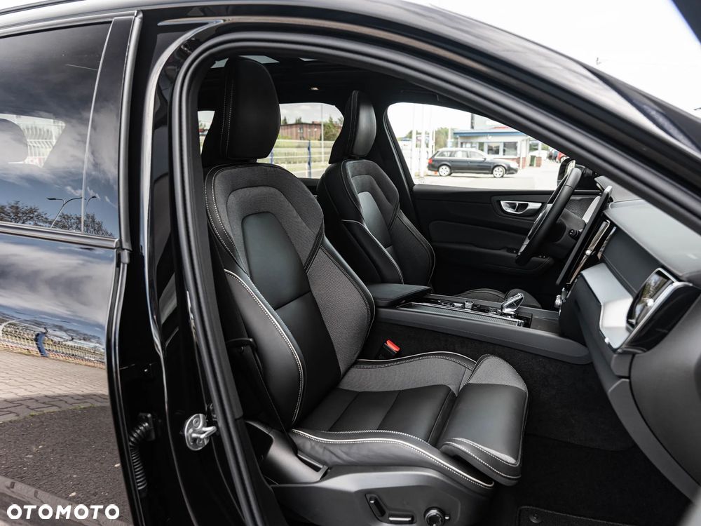 Volvo XC 60 B5 B AWD Plus Dark - 26