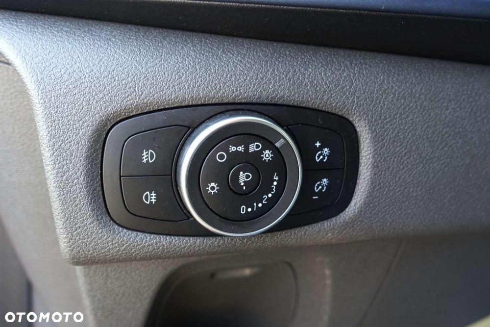 Ford Tourneo Custom - 24